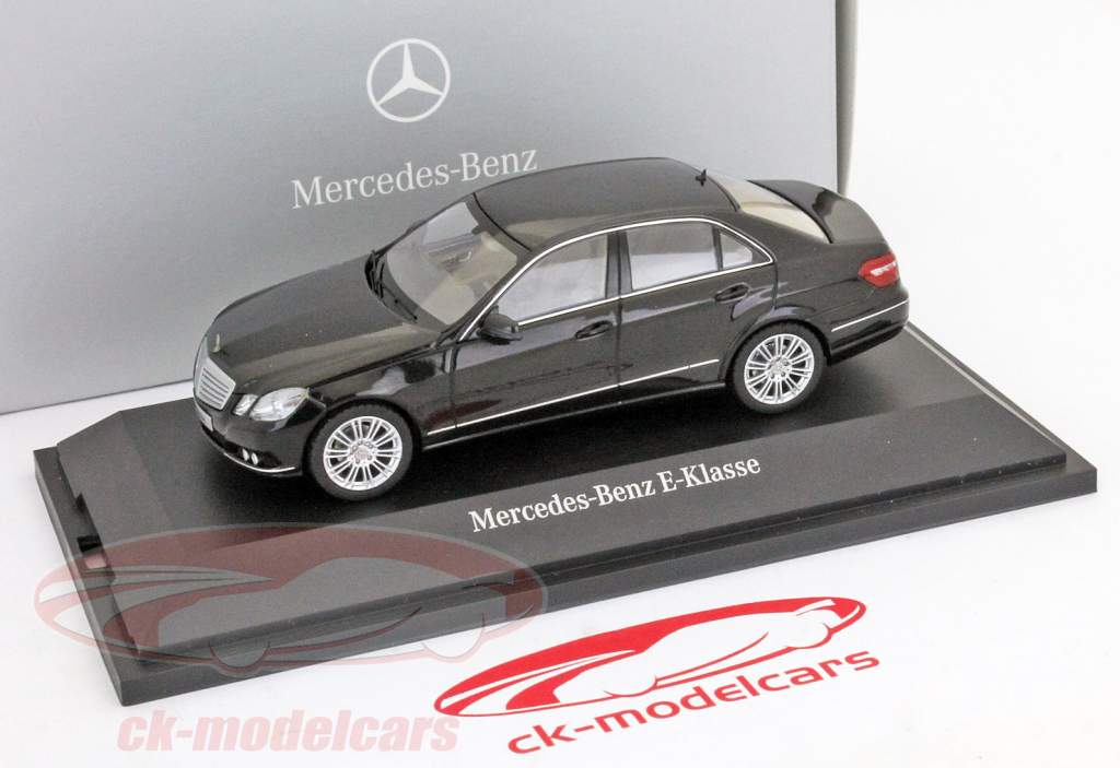 Mercedes-Benz E-Class W212 noir obsidienne Schuco 1:43
