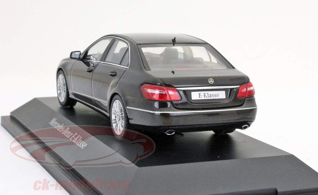Mercedes-Benz E-Class W212 cubrit marrom Schuco 1:43