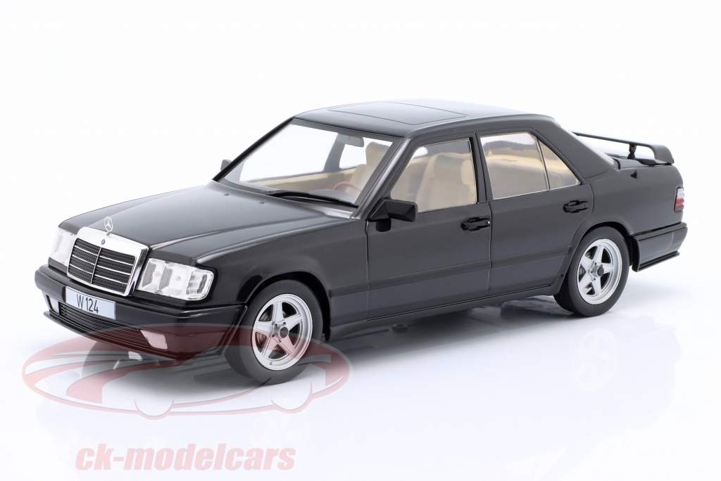 Mercedes-Benz W124 Tuning Baujahr 1986 schwarz metallic 1:18 ModelCar Group