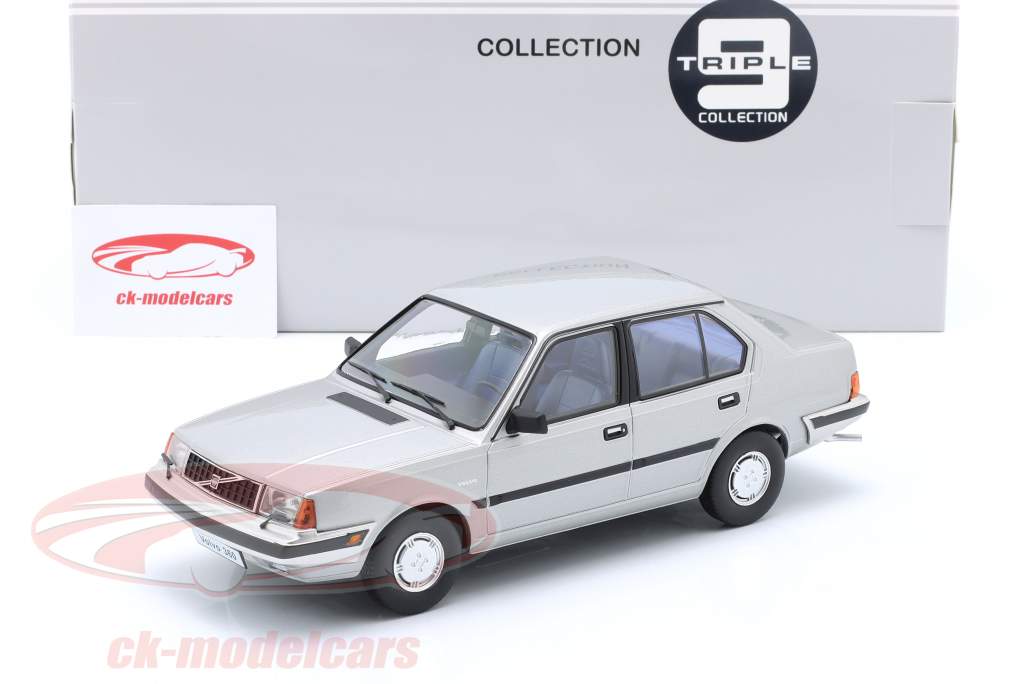 Volvo 360 Année de construction 1987 Gris argent métallique 1:18 Triple9