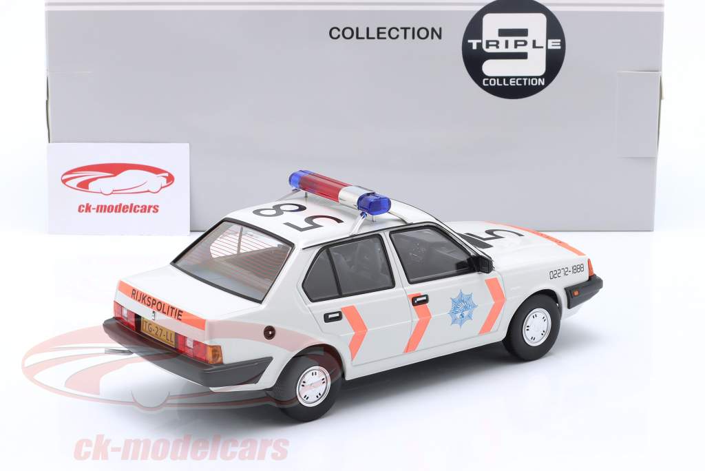 Volvo 340 警察 荷兰 1987 白色的 1:18 Triple9