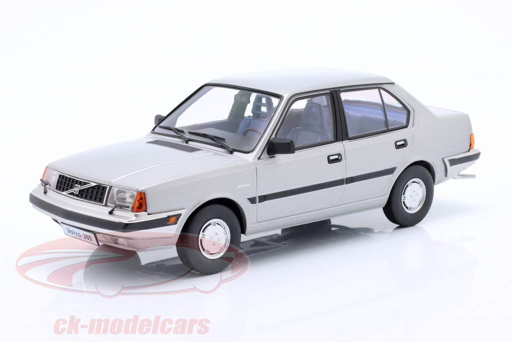 Volvo 360 建设年份 1987 银灰 金属的 1:18 Triple9