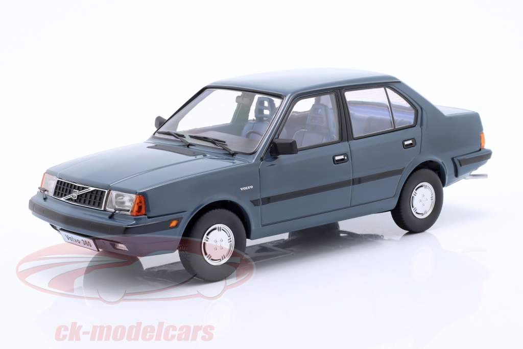 Volvo 360 Ano de construção 1987 azul acinzentado 1:18 Triple9