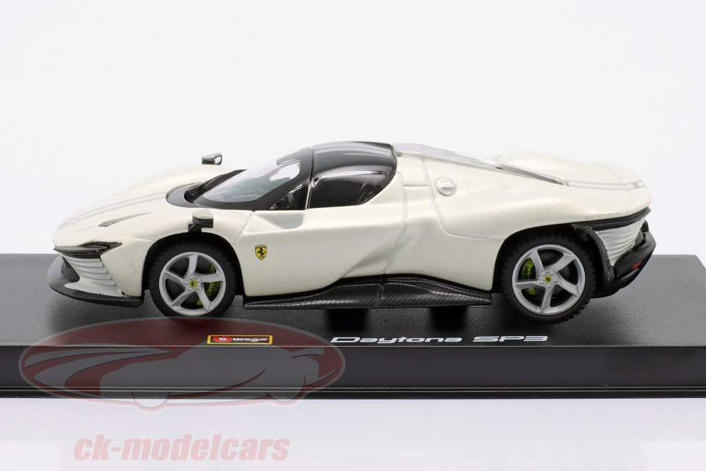 Ferrari Daytona SP3 Год постройки 2022 белый 1:43 Bburago Signature