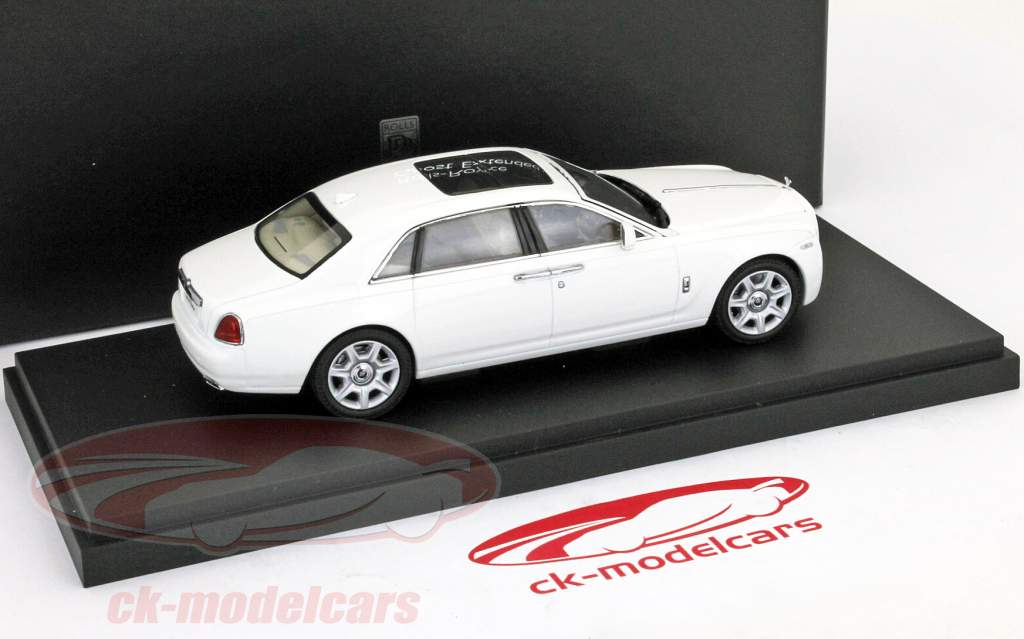 Rolls Royce Ghost EWB Jaar 2012 engels wit / wit engels 1:43 Kyosho