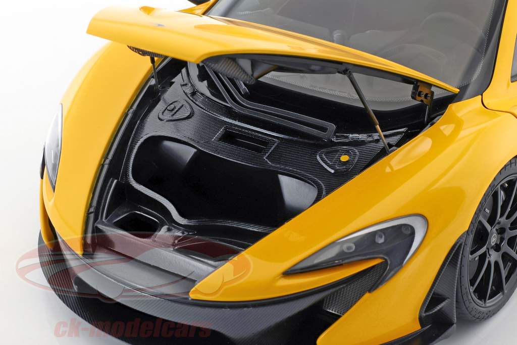 McLaren P1 建設年 2013 火山 黄色 1:12 AUTOart