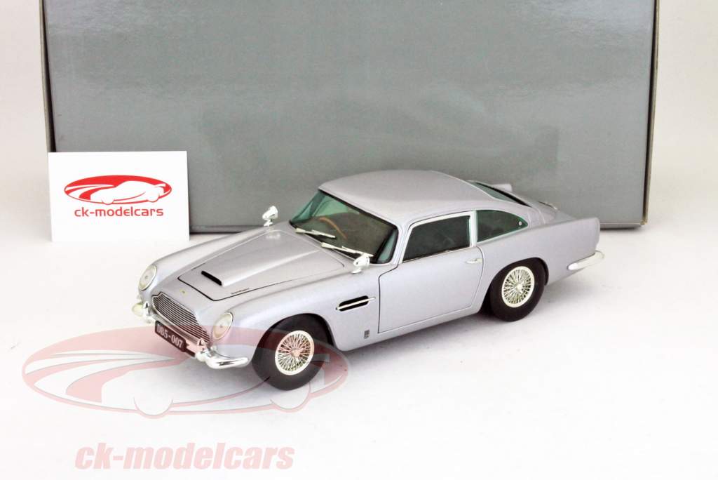 Aston Martin DB5 argento SunStar 1:18