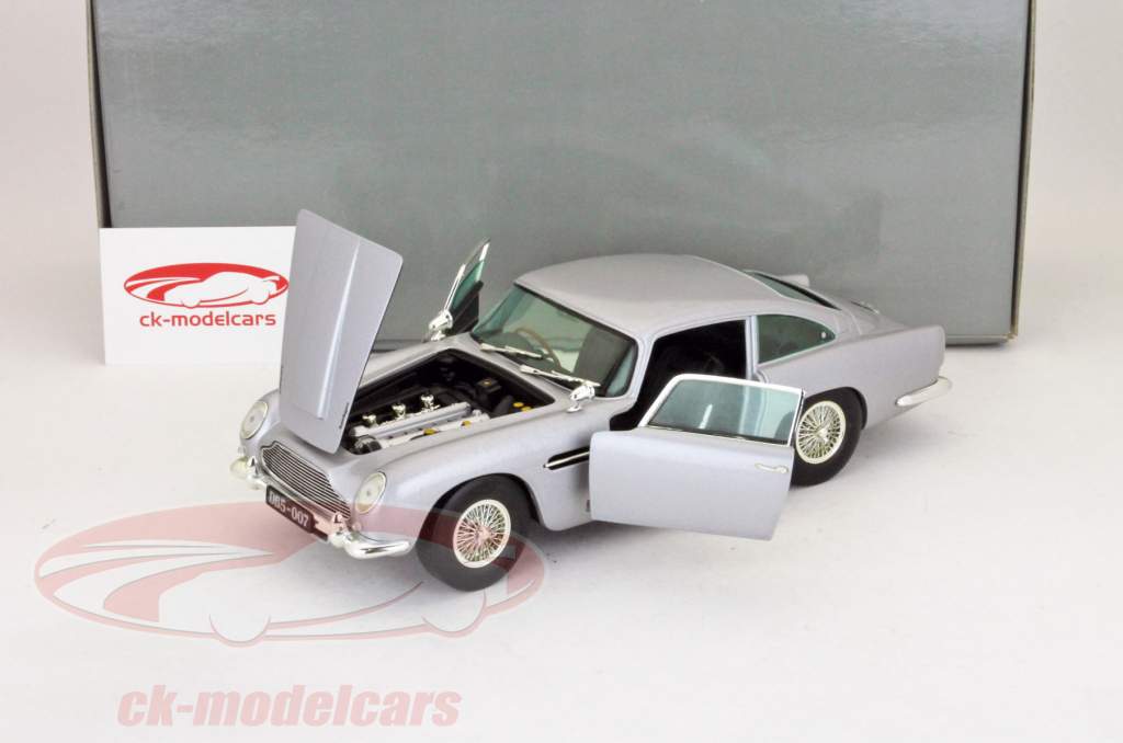 Aston Martin DB5 argento SunStar 1:18