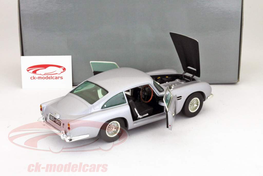 Aston Martin DB5 argento SunStar 1:18
