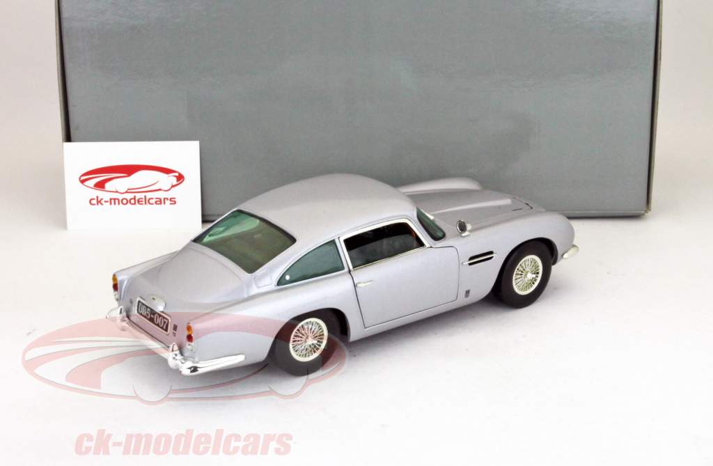 Aston Martin DB5 argento SunStar 1:18