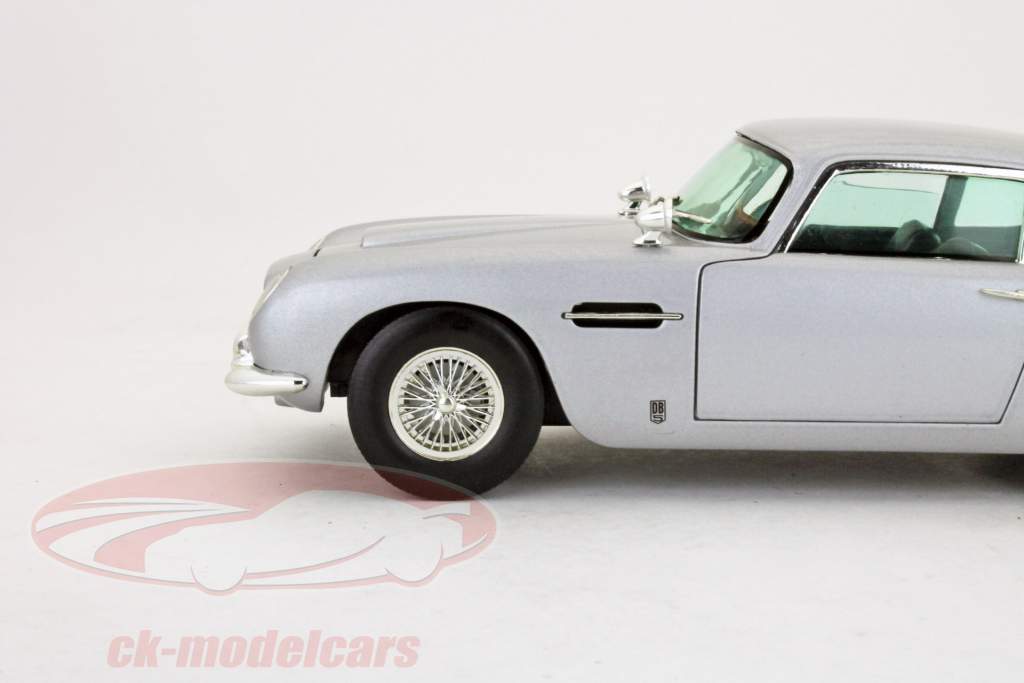 Aston Martin DB5 argento SunStar 1:18