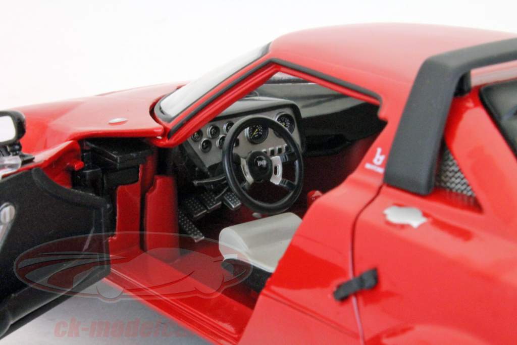 Lancia Stratos Stradale i 1975 rot / rød 1:18 SunStar