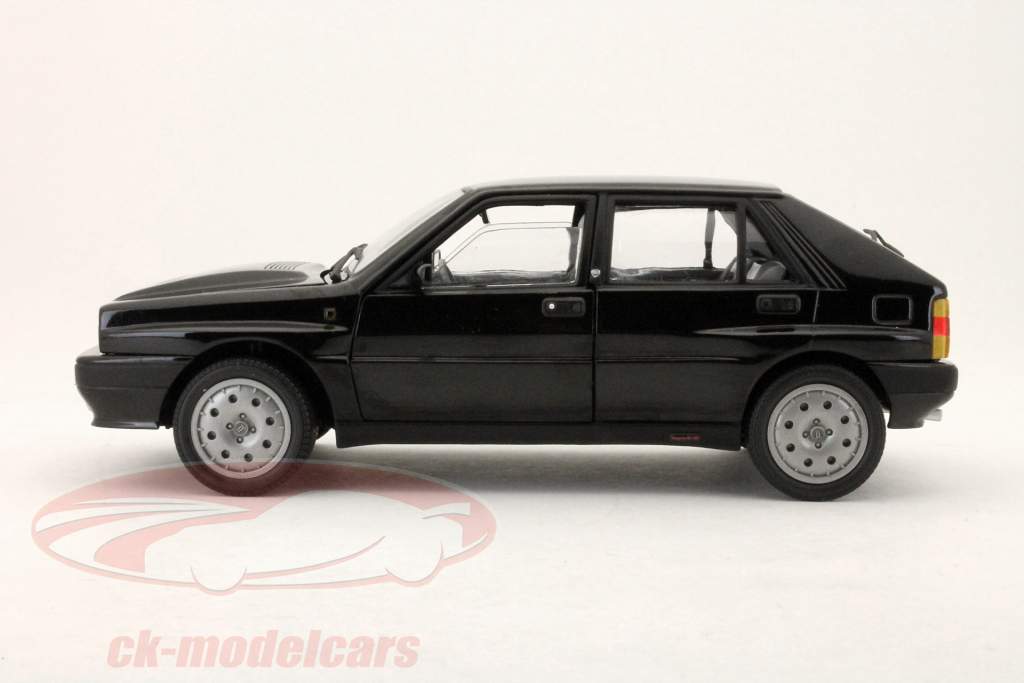 Lancia Delta HF Integrale 16V 1990 года черный / черный 1:18 SunStar
