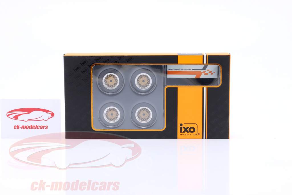 タイヤ そして リム Set (4 個） Lada VFTS 1:18 Ixo