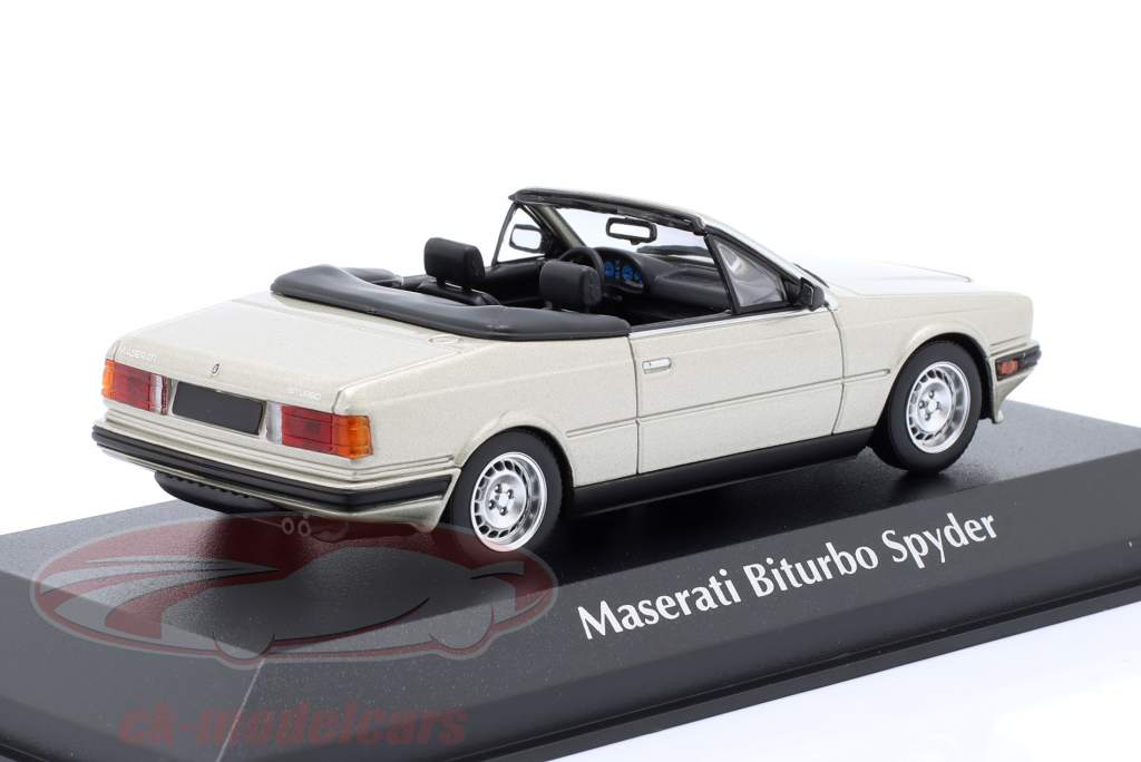 Maserati Biturbo Spyder Bouwjaar 1984 zilver metalen 1:43 Minichamps
