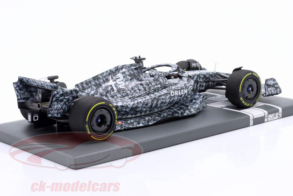 Robert Kubica Alfa Romeo C42 Formula 1 Test Barcelona 2022 1:18 Minichamps