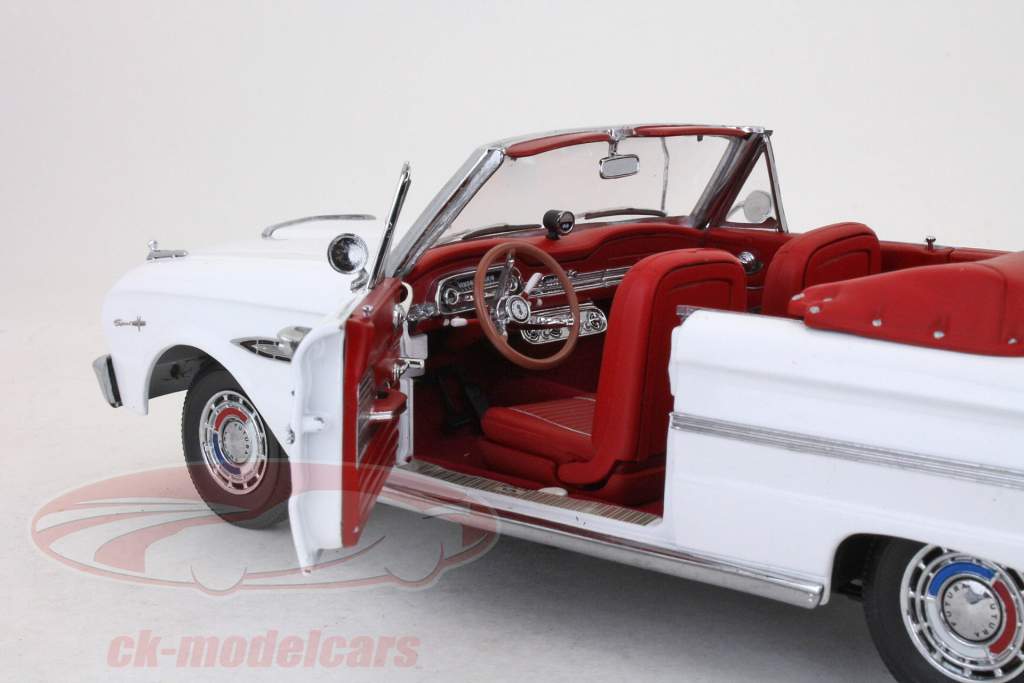 1/18 Sun Star フォード ファルコン コンバーチブル 1963年 Sun Star Models 1:18 フォードファルコンフューチュラ