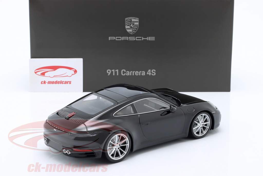 Minichamps 1:18 Porsche 911 (992) Carerra 4S 黒