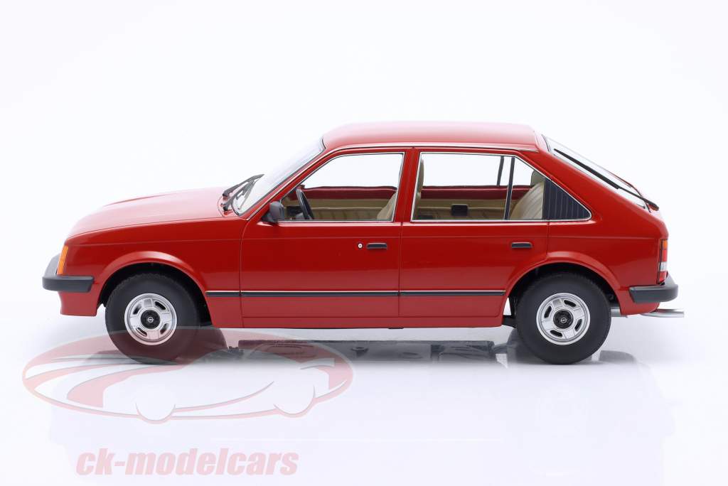 Opel Kadett D Год постройки 1984 красный 1:18 Triple9