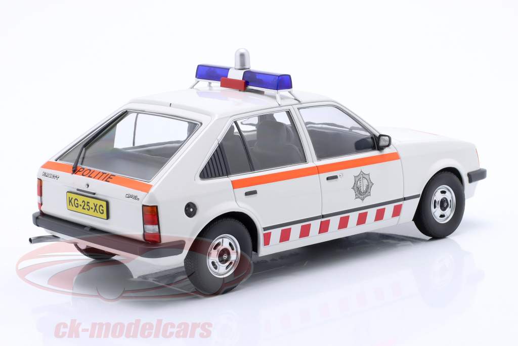 Opel Kadett D Néerlandais police 1984 blanc 1:18 Triple9