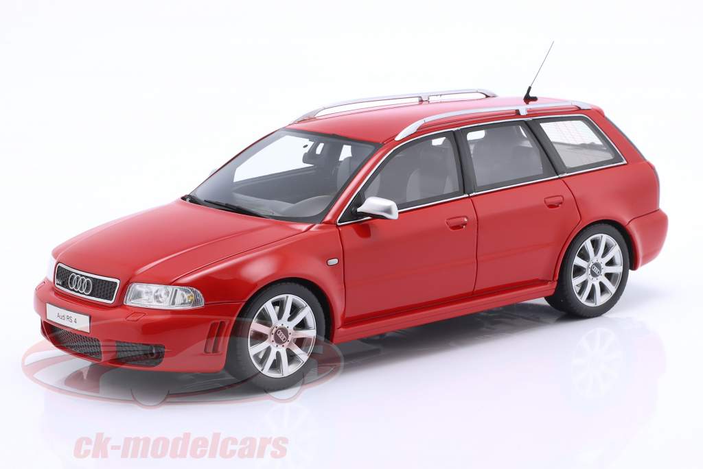 Audi RS4 (B5) 建設年 2000 赤 1:18 OttOmobile