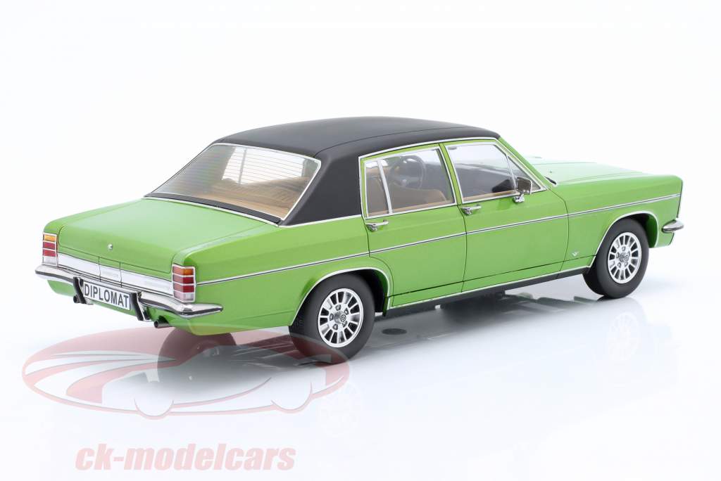Opel Diplomat B Anno di costruzione 1972 verde metallico / nero opaco 1:18 ModelCar Group
