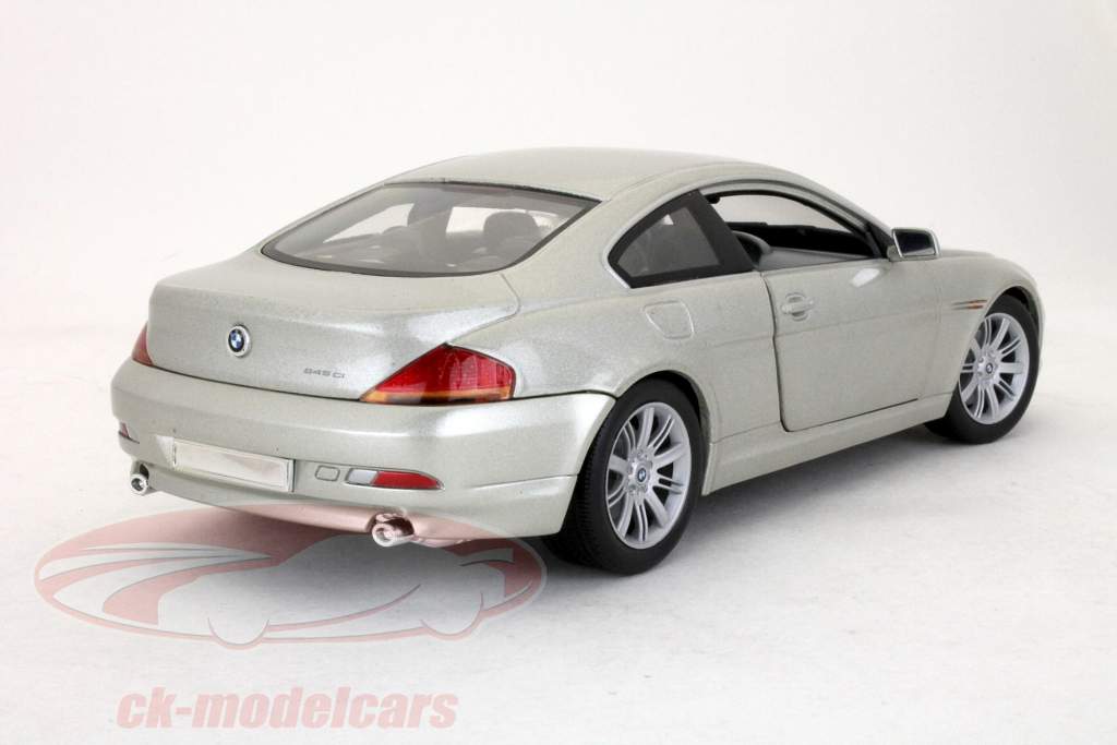 BMW 645Ci année 2003 perle argent 1:18 HotWheels