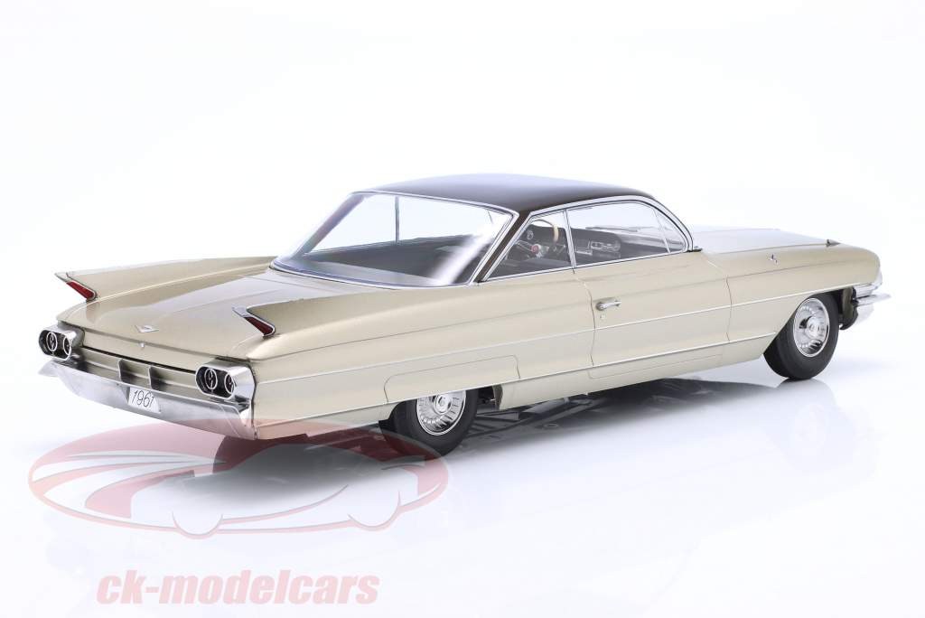 Cadillac Series 62 Coupe DeVille 建設年 1961 ベージュ メタリックな 1:18 KK-Scale