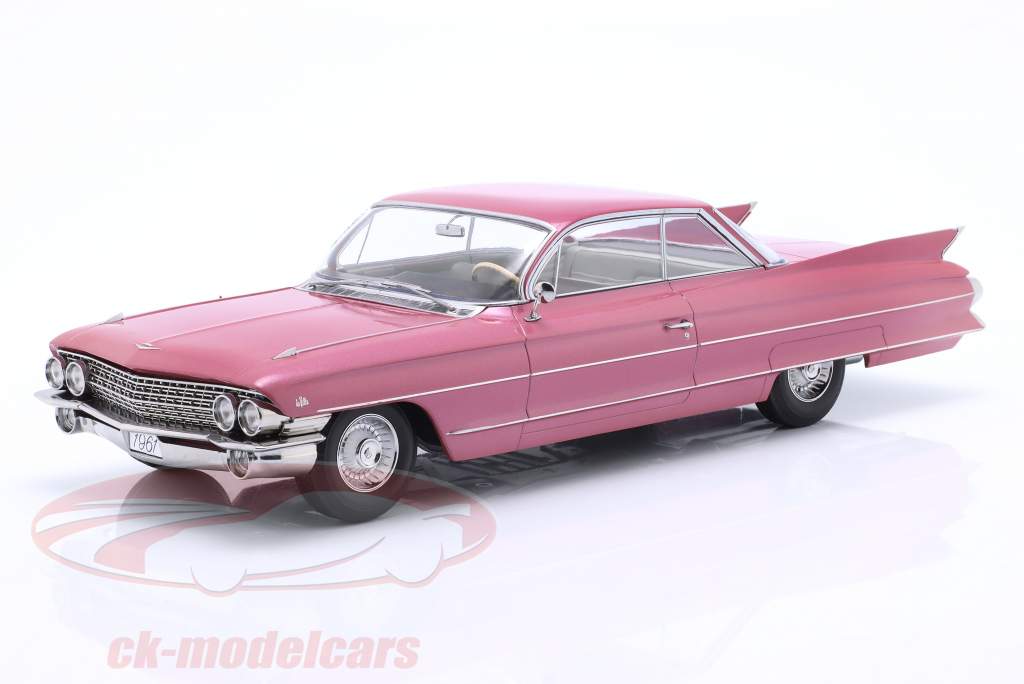 Cadillac Series 62 Coupe DeVille Ano de construção 1961 rosa metálico 1:18 KK-Scale