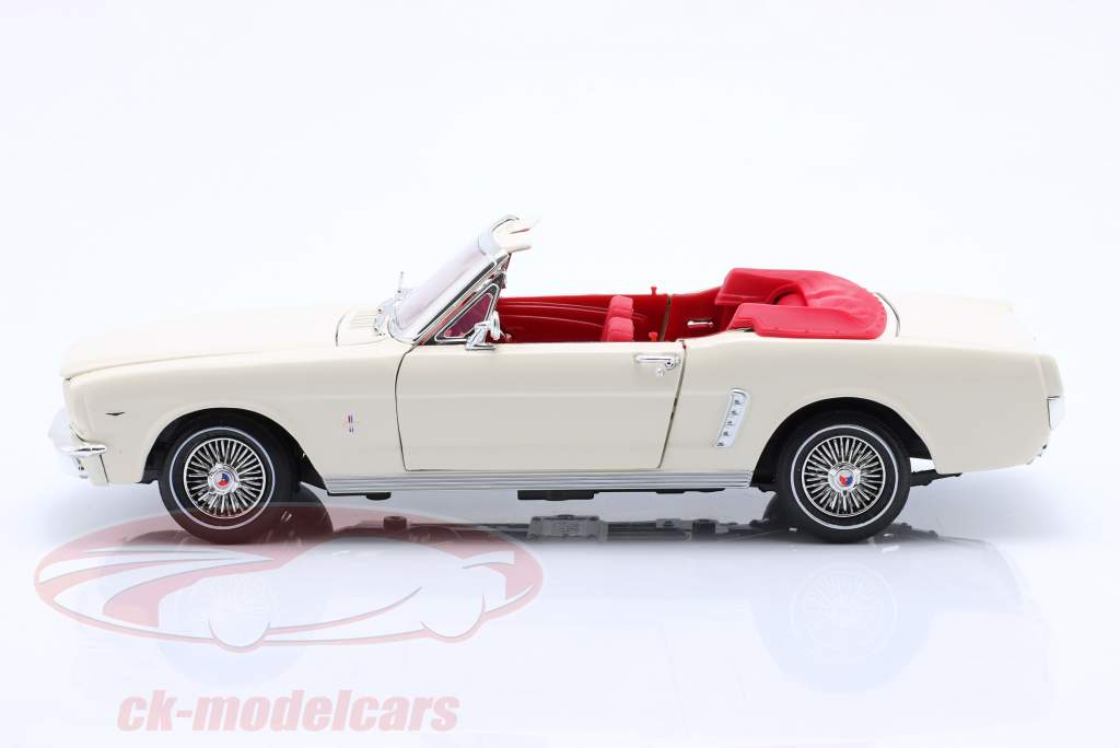 MotorMax 1:18 Ford Mustang 1/2 Convertible James Bond