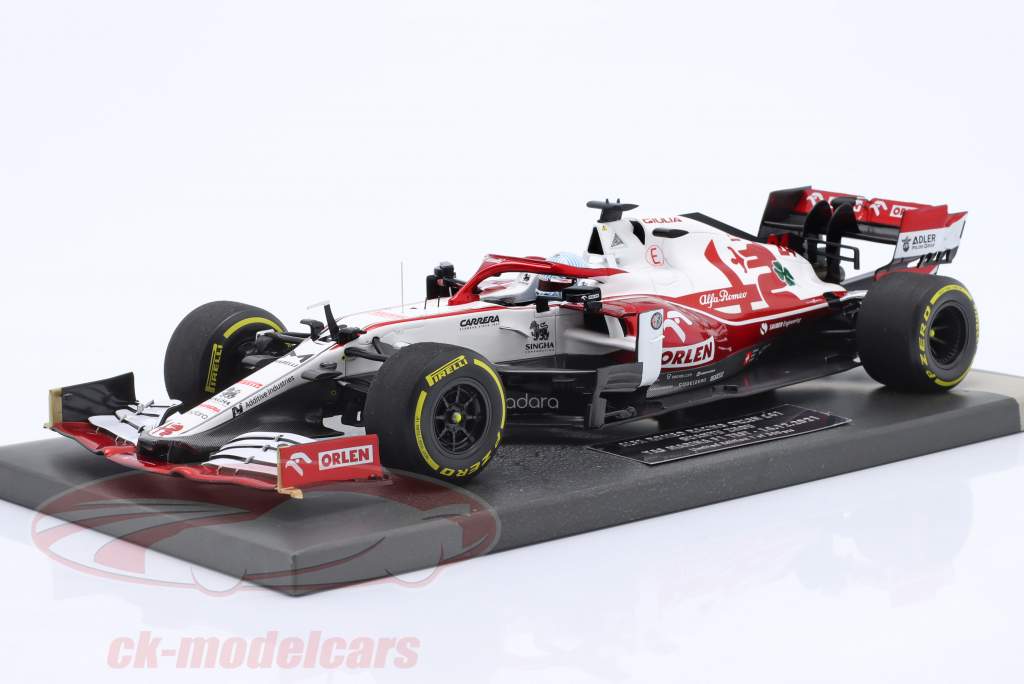Zhou Guanyu Alfa Romeo C41 #24 formula 1 test Yas Marina 2021 1:18 Minichamps