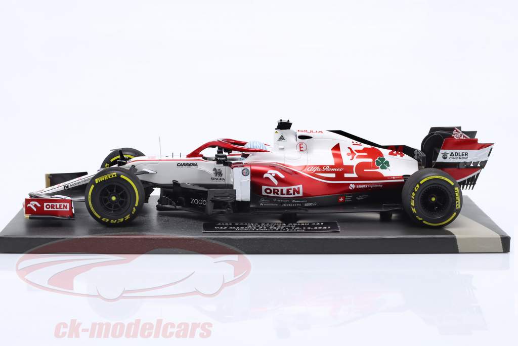 Zhou Guanyu Alfa Romeo C41 #24 formula 1 test Yas Marina 2021 1:18 Minichamps