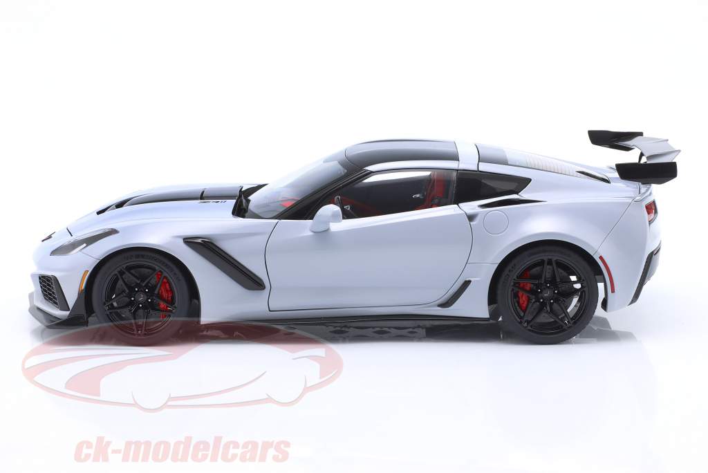 Chevrolet Corvette C7 ZR1 year 2019 Gray metallic 1:18 AUTOart