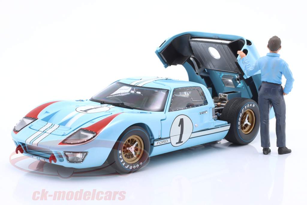 Carroll Shelby 1966 figure 1:18 LeMansMiniatures