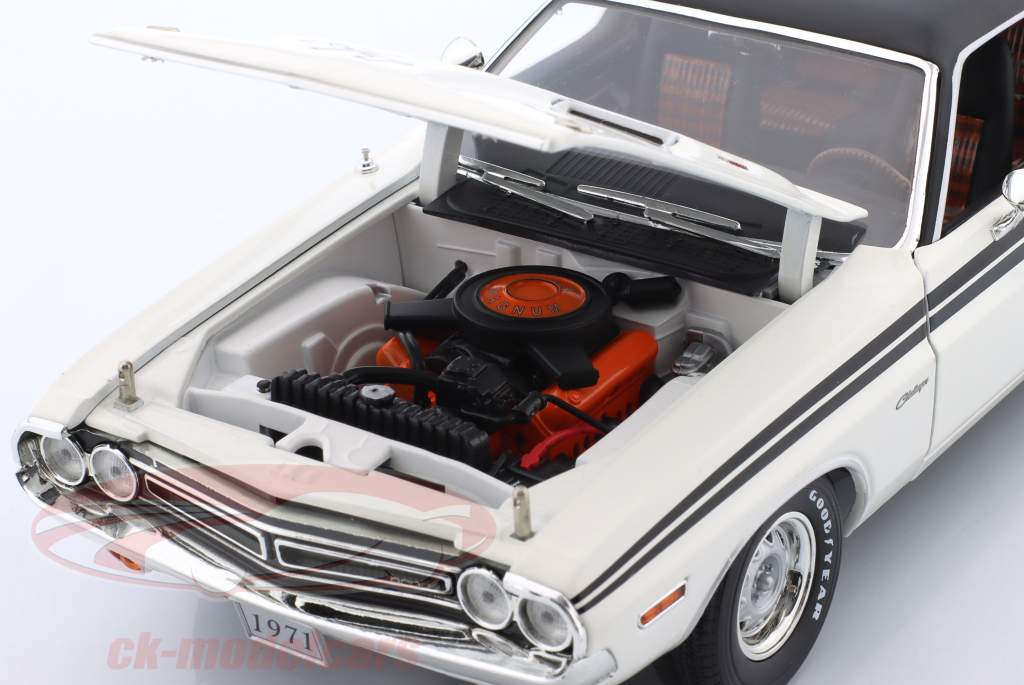 Dodge Challenger R/T Byggeår 1971 hvid / sort 1:18 Greenlight