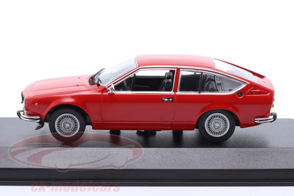Alfa Romeo Alfetta GTV year 1976 red 1:43 Minichamps
