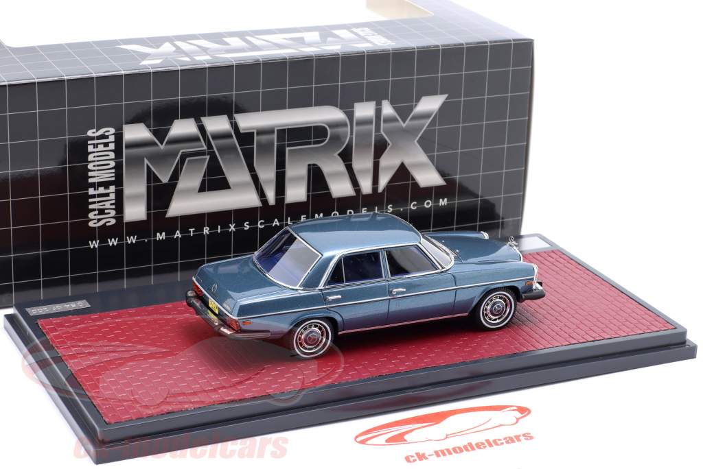 Mercedes-Benz 300D (W115) Versão dos EUA 1974 Azul claro metálico 1:43 Matrix