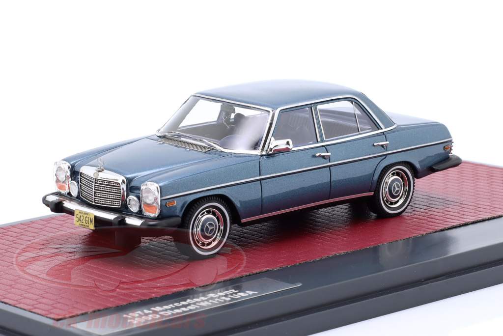 Mercedes-Benz 300D (W115) version américaine 1974 Bleu clair métallique 1:43 Matrix