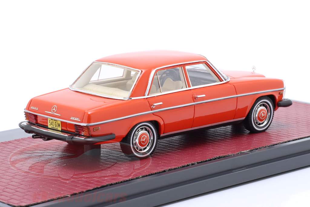 Mercedes-Benz 300D (W115) amerikansk version 1974 rød 1:43 Matrix