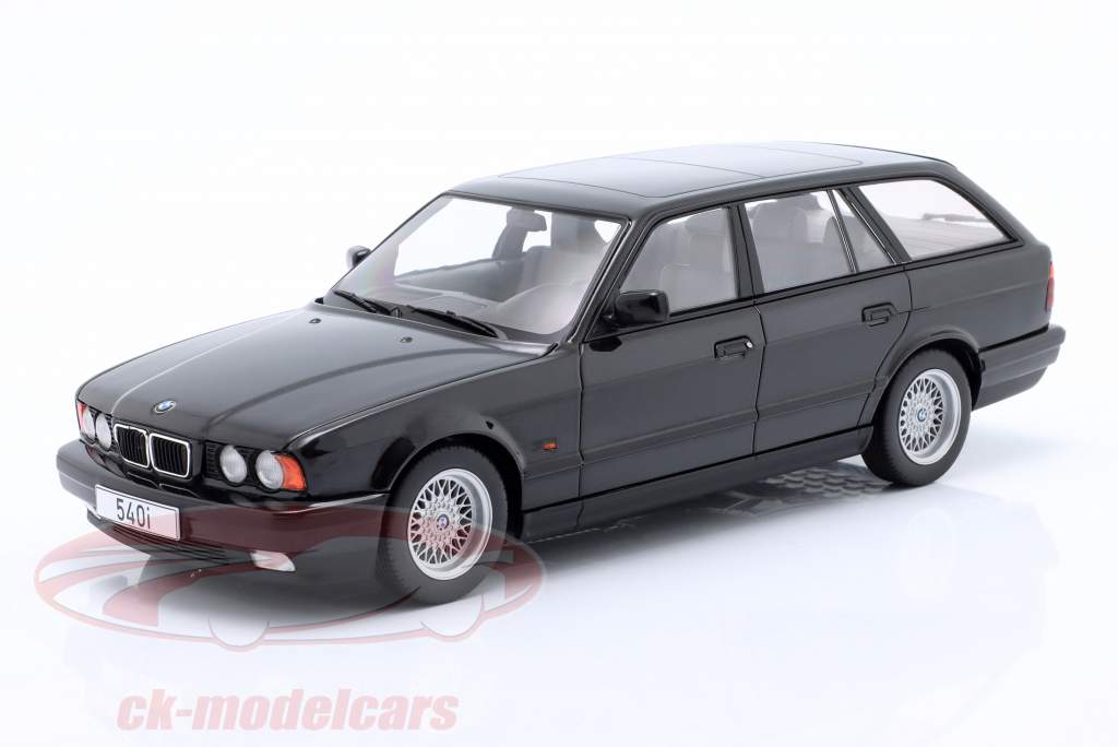 BMW 540i (E34) Touring Byggeår 1991 sort metallisk 1:18 ModelCar Group