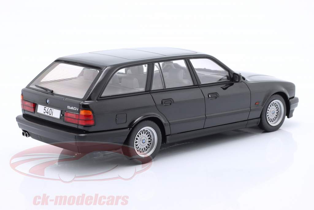 BMW 540i (E34) Touring 建設年 1991 黒 メタリック 1:18 ModelCar Group