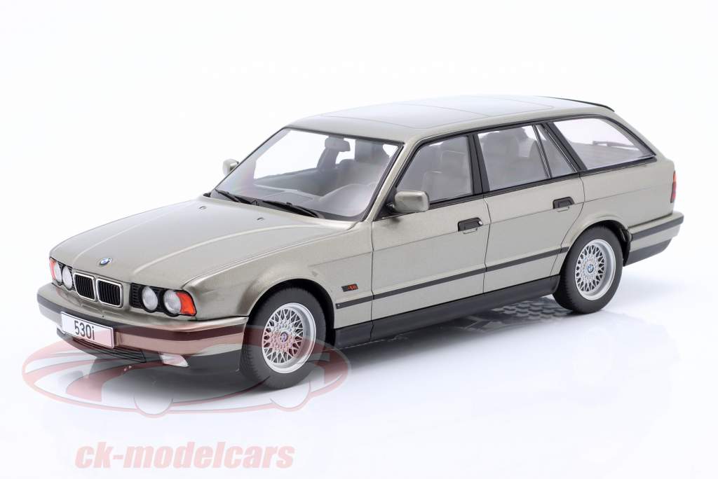 BMW 530i (E34) Touring Ano de construção 1991 cinza metálico 1:18 ModelCar Group