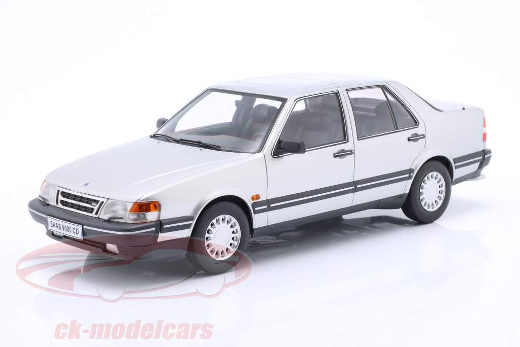 Saab 9000 CD Turbo Anno di costruzione 1990 argento metallico 1:18 Triple9