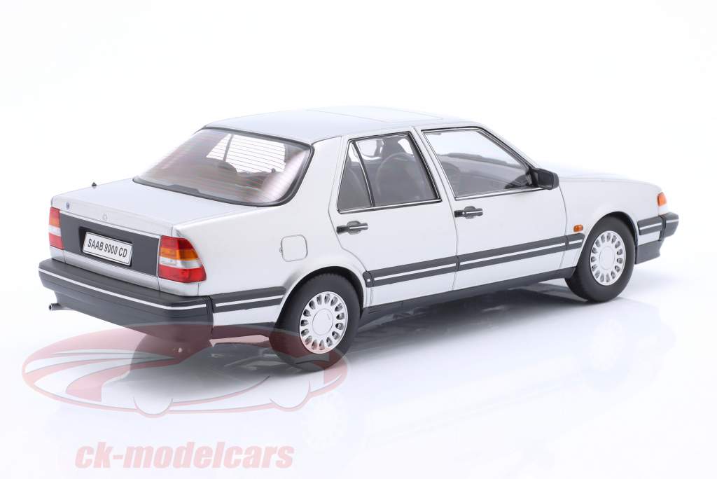 Saab 9000 CD Turbo Année de construction 1990 argent métallique 1:18 Triple9