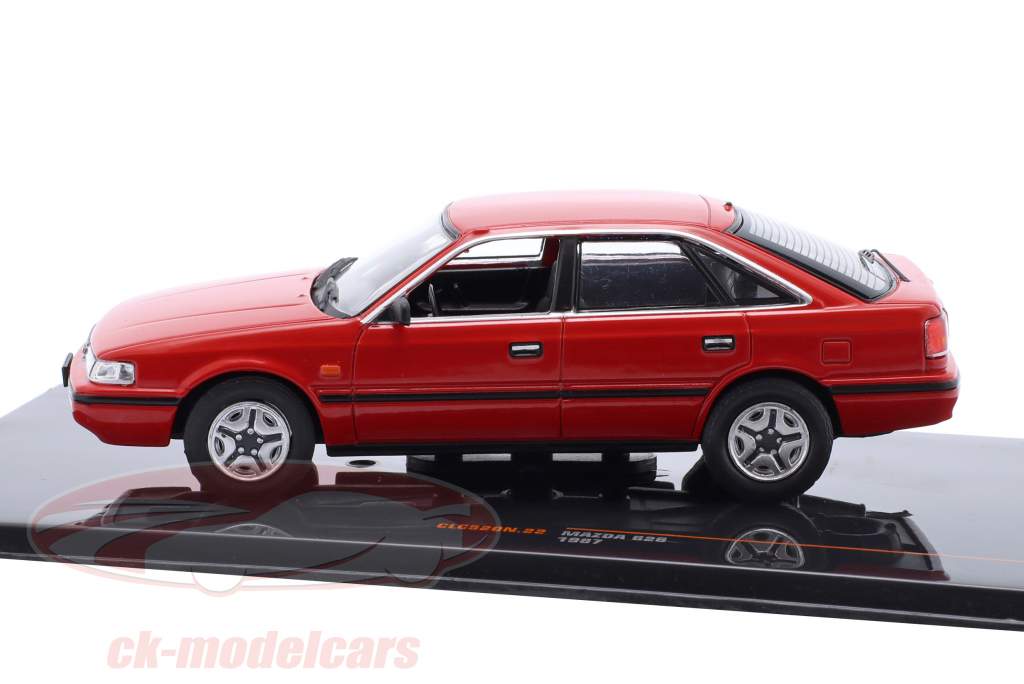 Mazda 626 Année de construction 1987 rouge 1:43 Ixo
