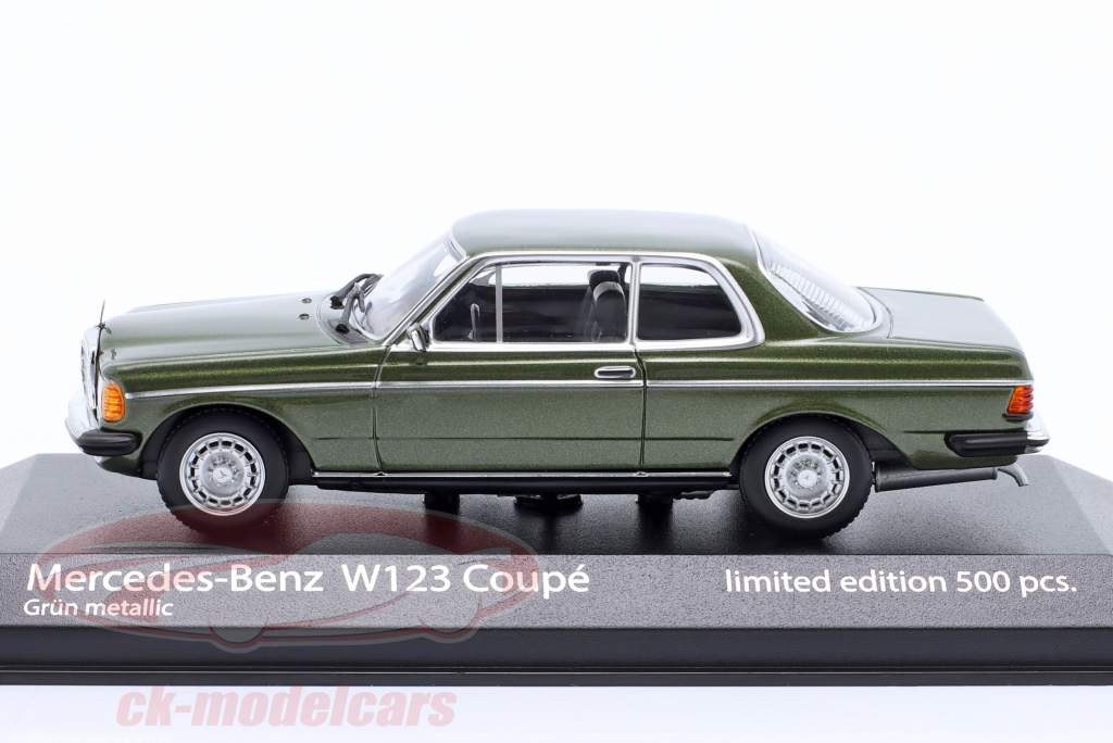 Mercedes-Benz 230CE (W123) Anno di costruzione 1982 verde scuro metallico 1:43 Minichamps