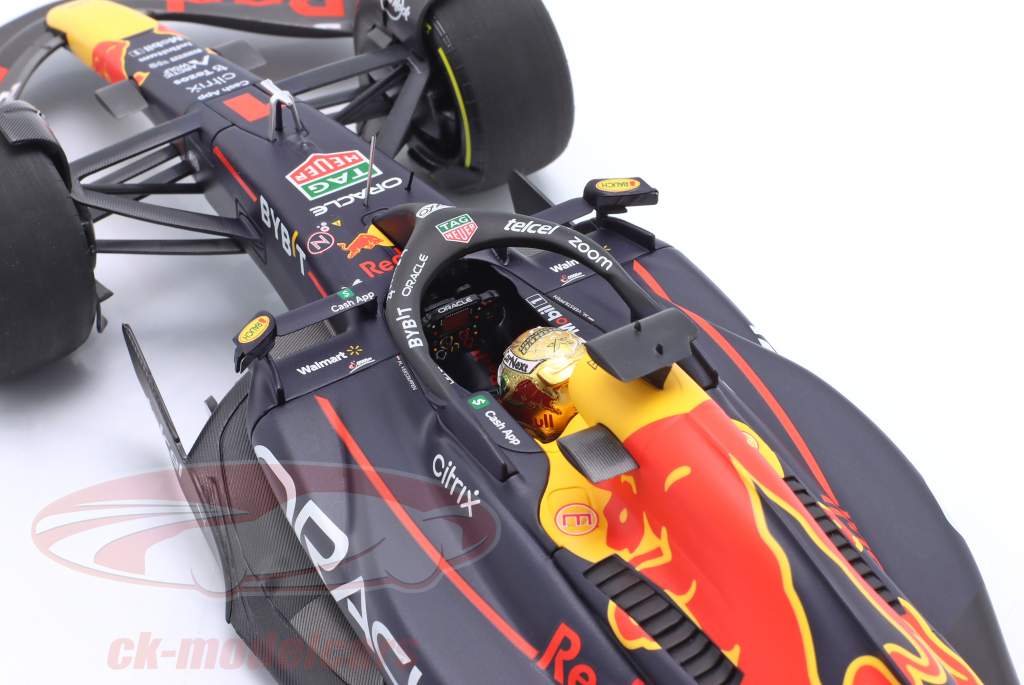 Max Verstappen Red Bull RB18 #1 Winner Mexican GP Formula 1 World Champion 2022 1:18 Minichamps