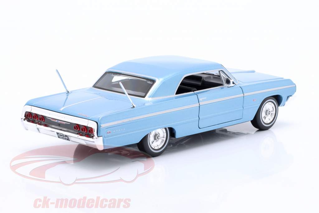 Chevrolet Impala SS Baujahr 1964 hellblau 1:24 Maisto