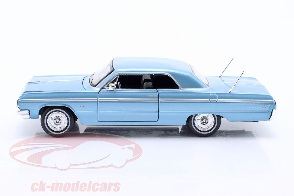 Chevrolet Impala SS Byggeår 1964 Lyseblå 1:24 Maisto