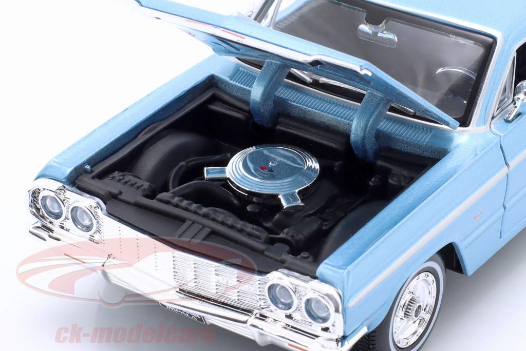 Chevrolet Impala SS Byggeår 1964 Lyseblå 1:24 Maisto